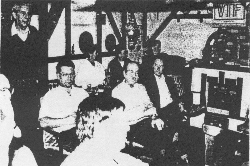 Treffen im „VTF-Technologiezentrum Köln“ aka „Geisterkeller“ (schlechte Schwarzweiß-Kopie eines Fotos von ca. 1990)