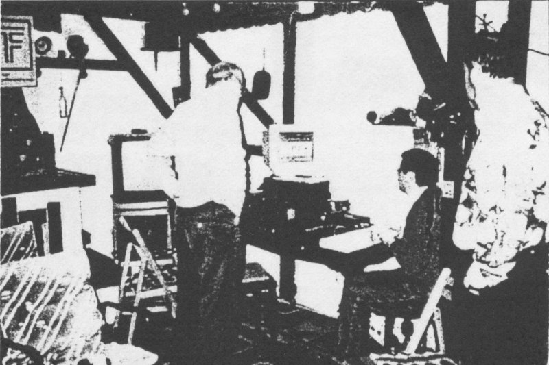 Treffen im „VTF-Technologiezentrum Köln“ aka „Geisterkeller“ (schlechte Schwarzweiß-Kopie eines Fotos von ca. 1990)